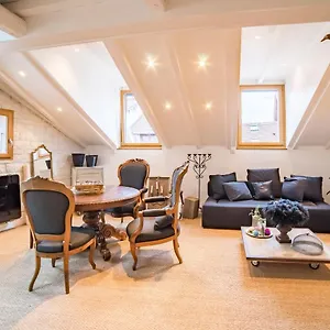 appartements-atypiques-centre-ville-annecy.hotels-rhonealpes.com/
