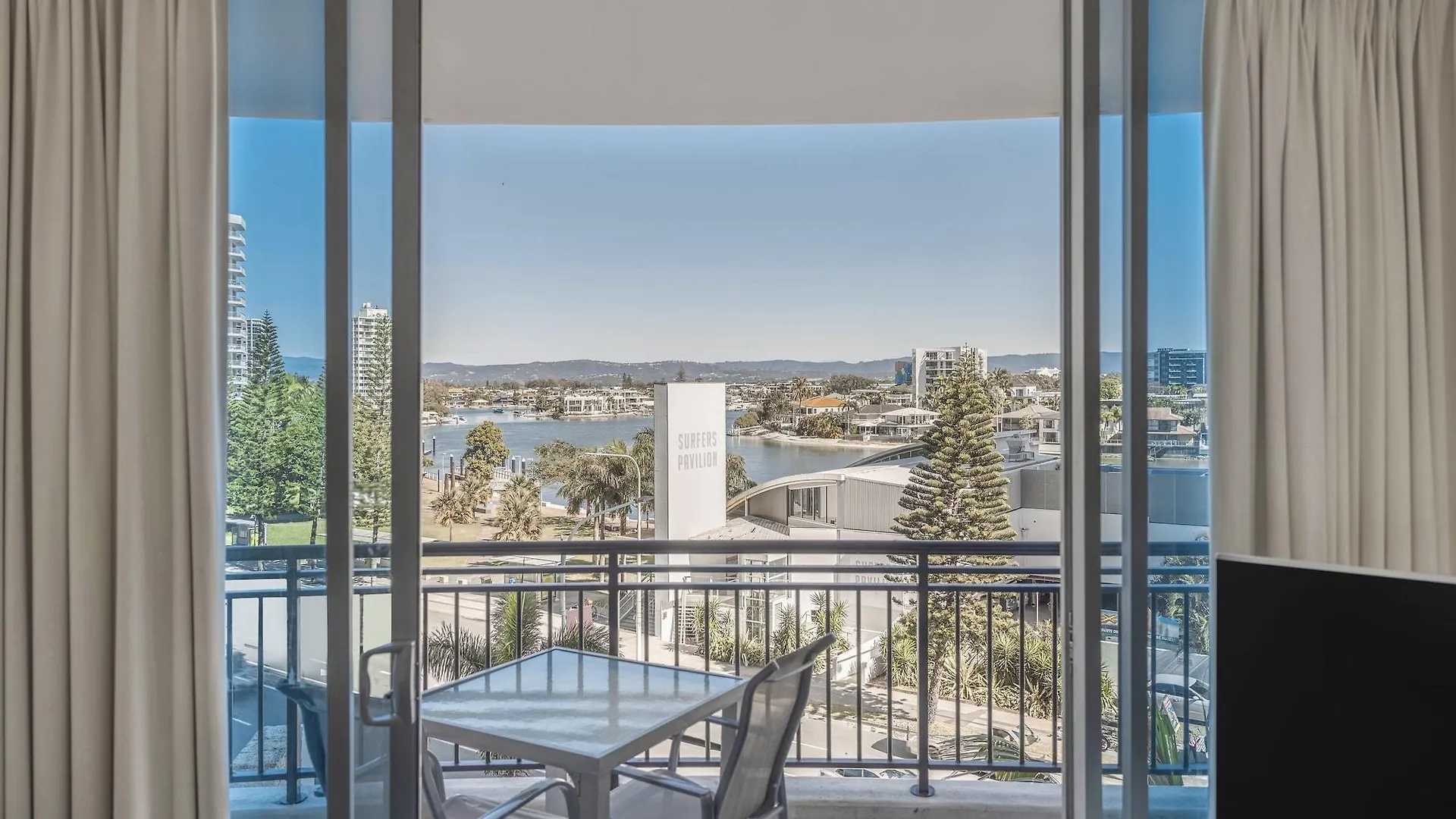 Aparthotel Mantra Towers Of Chevron Surfers Paradise 3*,  Australia