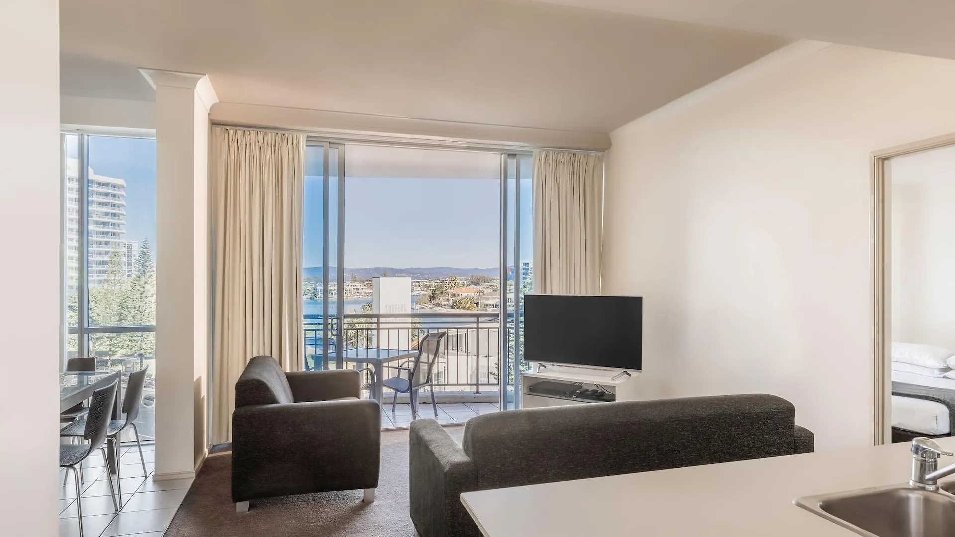 Aparthotel Mantra Towers Of Chevron Surfers Paradise