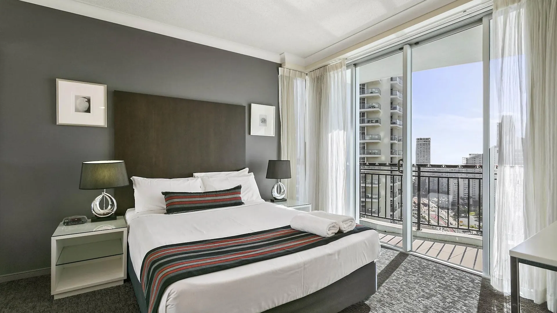 Mantra Towers Of Chevron Aparthotel Surfers Paradise